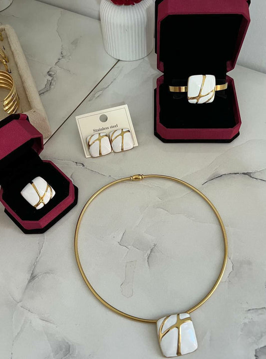 💍 الطقم متكامل: عقد، سوار، خاتم، وأقراط